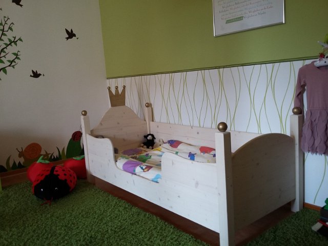 Kojenbett mit Krone