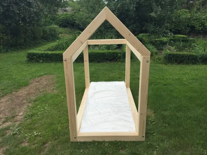 montessori-hausbett aus massivholz