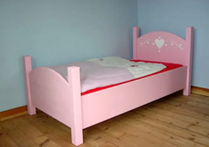 Mädchenbett in rosa
